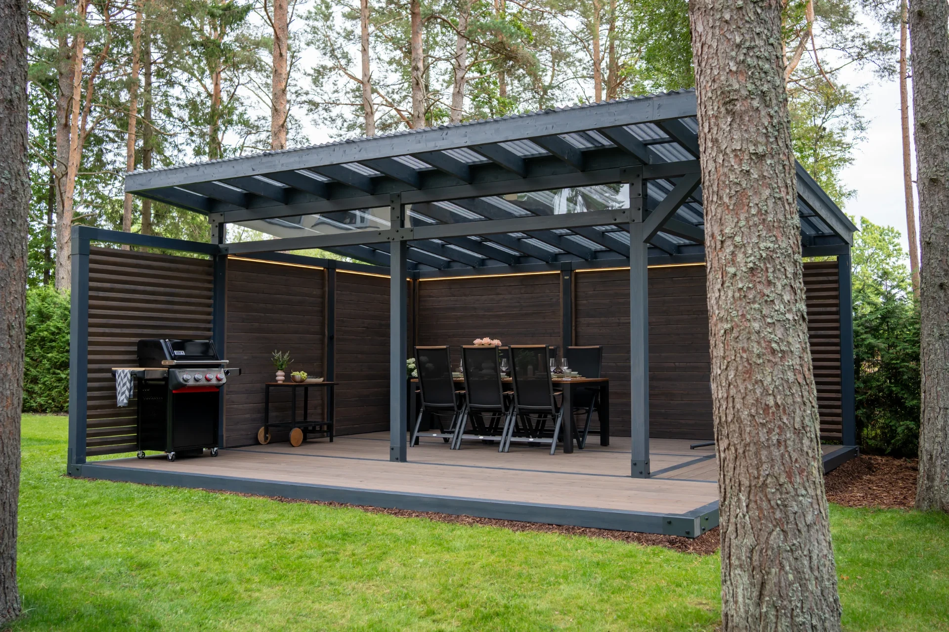 Fjordly Garden Room paveras Ziemeļvalstu ainavā.